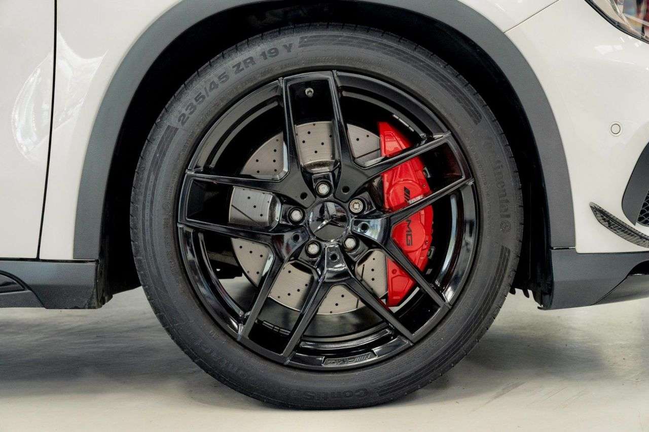 A 2016 MERCEDES-BENZ GLA 2.0 GLA45 AMG SUV 5dr Petrol SpdS DCT 4MATIC Euro 6 (s/s) (381 ps) A 2016 MERCEDES-BENZ GLA 2.0 GLA45 AMG SUV 5dr Petrol SpdS DCT 4MATIC Euro 6 (s/s) (381 ps)