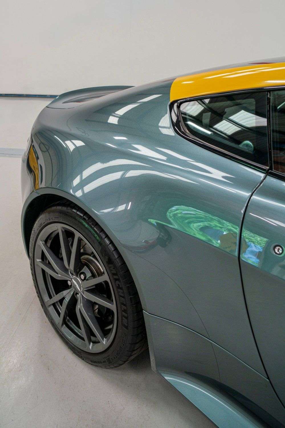 2018 ASTON MARTIN VANTAGE 2018 ASTON MARTIN VANTAGE