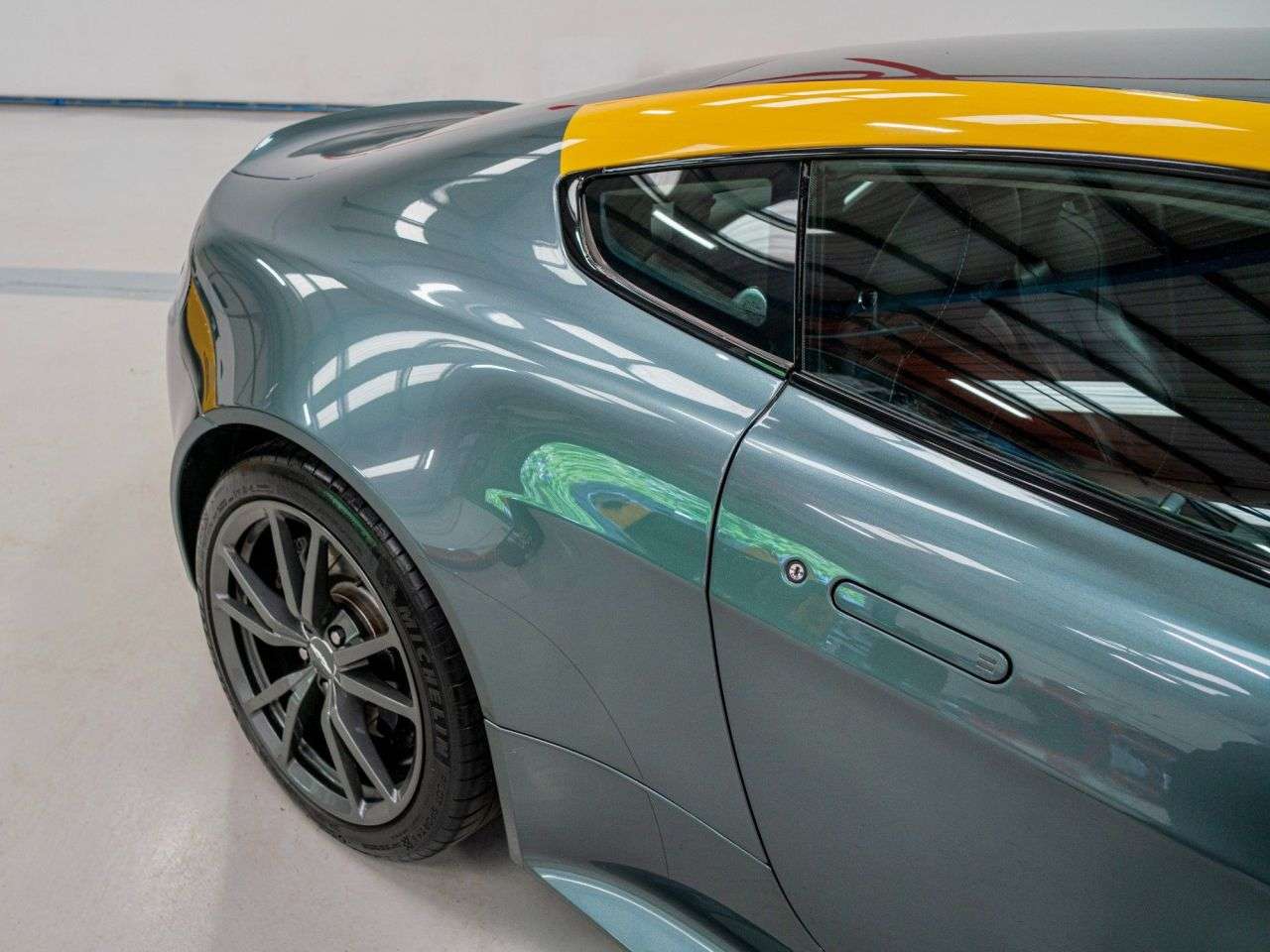 2018 ASTON MARTIN VANTAGE 2018 ASTON MARTIN VANTAGE