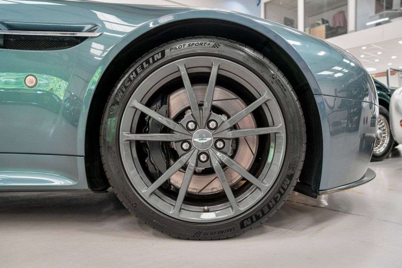 A 2018 ASTON MARTIN VANTAGE 4.7L 3d AUTO 430 BHP N430 A 2018 ASTON MARTIN VANTAGE 4.7L 3d AUTO 430 BHP N430