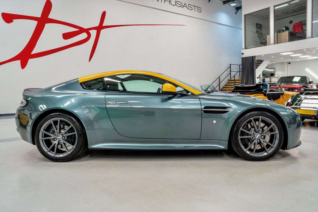 A 2018 ASTON MARTIN VANTAGE 4.7L 3d AUTO 430 BHP N430 A 2018 ASTON MARTIN VANTAGE 4.7L 3d AUTO 430 BHP N430