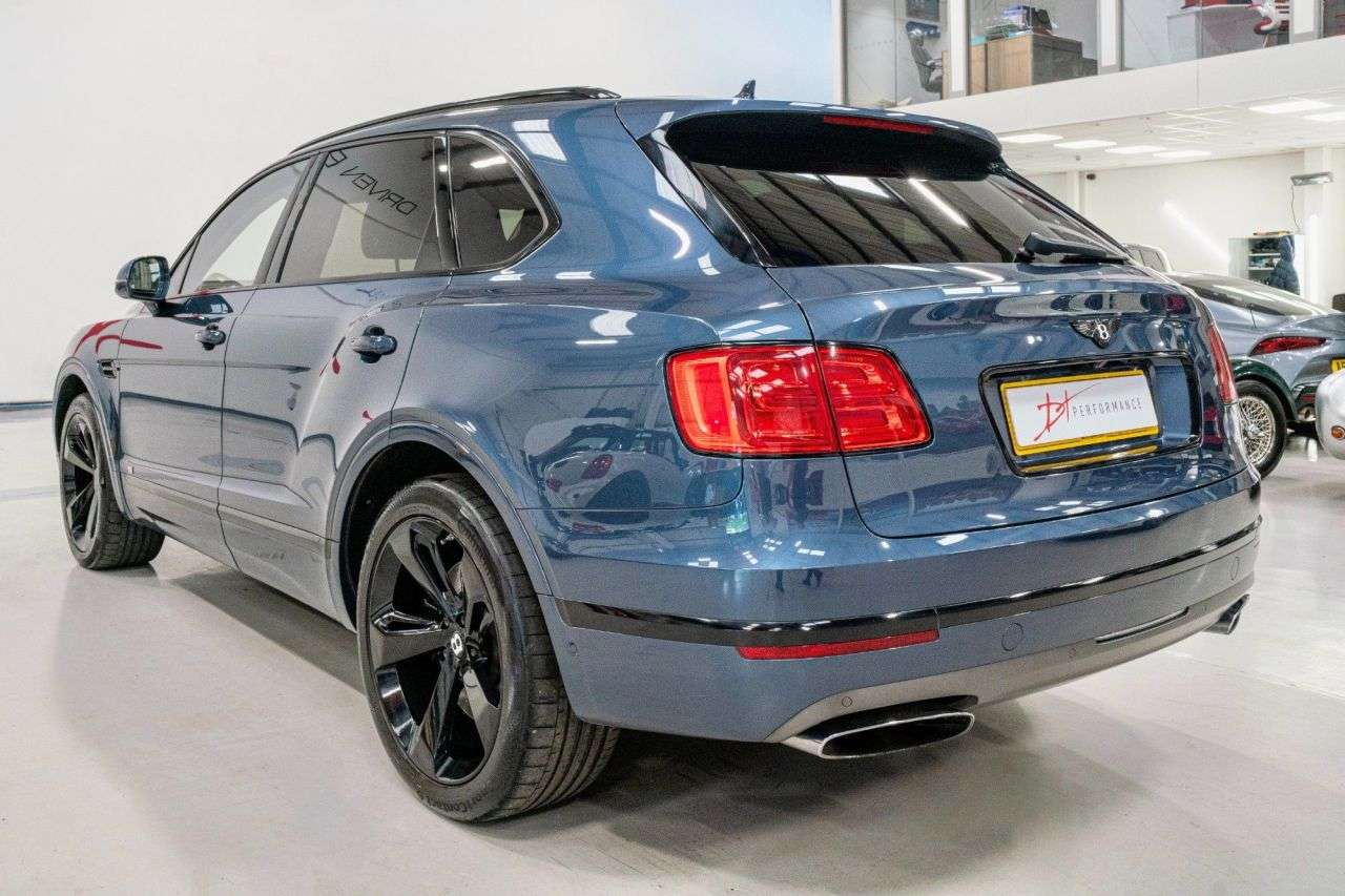 A 2016 BENTLEY BENTAYGA 6.0 W12 SUV 5dr Petrol Auto 4WD Euro 6 (s/s) (608 ps) A 2016 BENTLEY BENTAYGA 6.0 W12 SUV 5dr Petrol Auto 4WD Euro 6 (s/s) (608 ps)