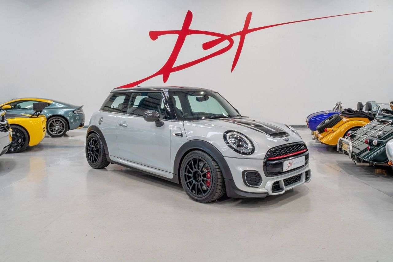 A 2017 MINI HATCH JOHN COOPER WORKS 2.0L 3d JOHN COOPER WORKS CHALLENGE 228 BHP A 2017 MINI HATCH JOHN COOPER WORKS 2.0L 3d JOHN COOPER WORKS CHALLENGE 228 BHP