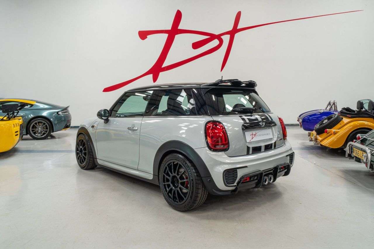 A 2017 MINI HATCH JOHN COOPER WORKS 2.0L 3d JOHN COOPER WORKS CHALLENGE 228 BHP A 2017 MINI HATCH JOHN COOPER WORKS 2.0L 3d JOHN COOPER WORKS CHALLENGE 228 BHP