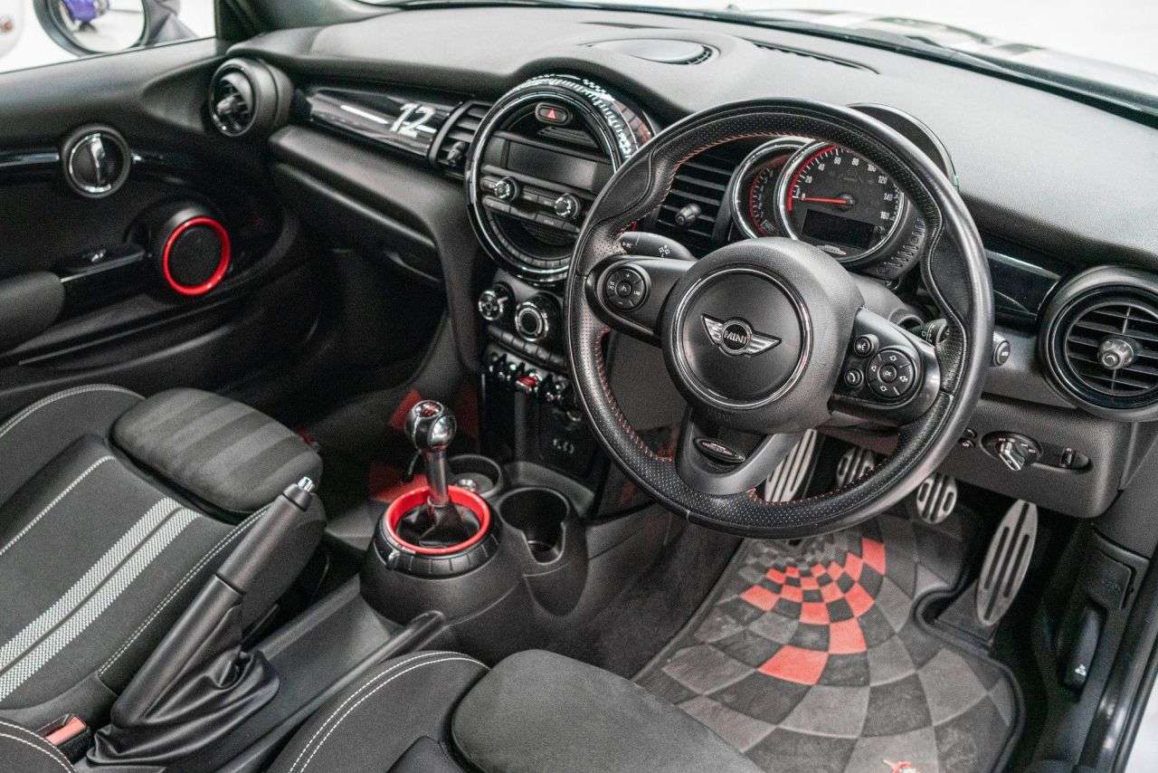 A 2017 MINI HATCH JOHN COOPER WORKS 2.0L 3d JOHN COOPER WORKS CHALLENGE 228 BHP A 2017 MINI HATCH JOHN COOPER WORKS 2.0L 3d JOHN COOPER WORKS CHALLENGE 228 BHP