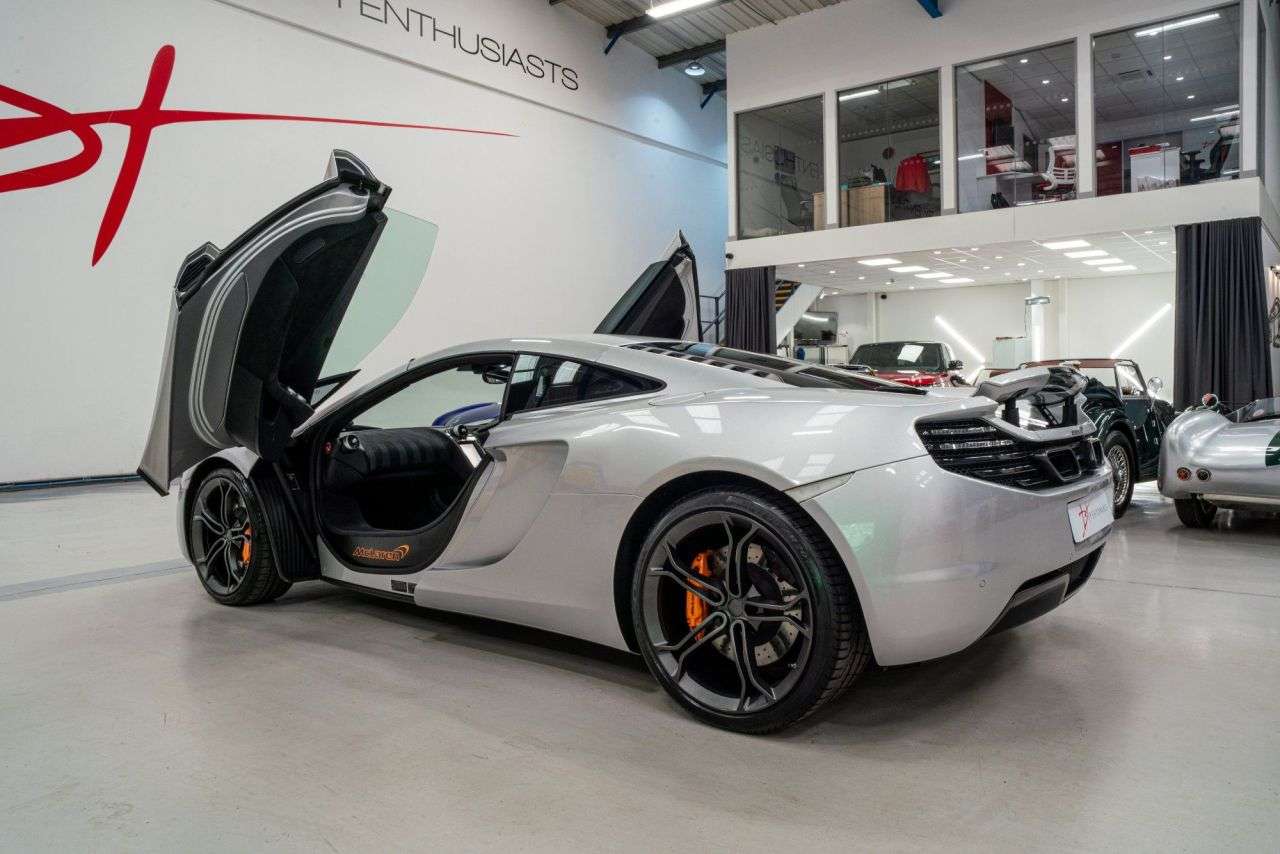 2011 MCLAREN 12C 2011 MCLAREN 12C
