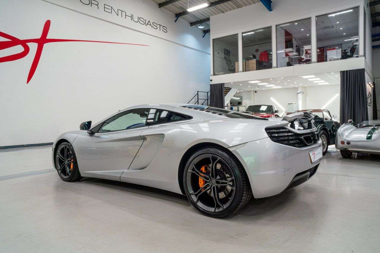 A 2011 MCLAREN 12C 3.8T V8 SSG Euro 5 2dr A 2011 MCLAREN 12C 3.8T V8 SSG Euro 5 2dr