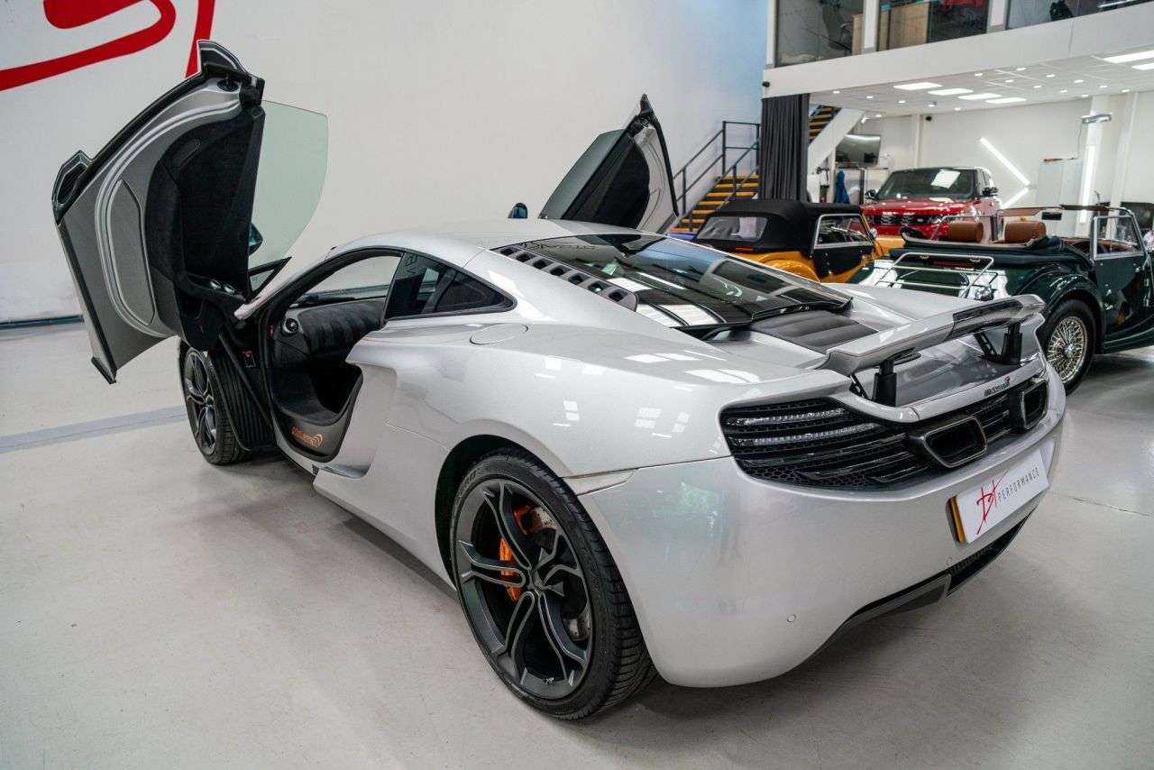 2011 MCLAREN 12C 2011 MCLAREN 12C