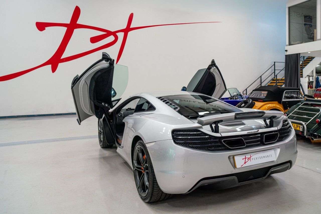 2011 MCLAREN 12C 2011 MCLAREN 12C