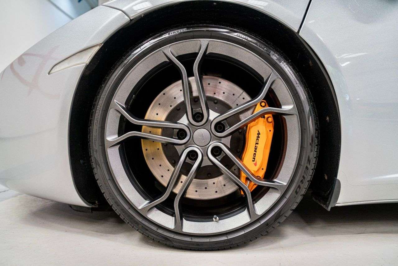 A 2011 MCLAREN 12C 3.8T V8 SSG Euro 5 2dr A 2011 MCLAREN 12C 3.8T V8 SSG Euro 5 2dr