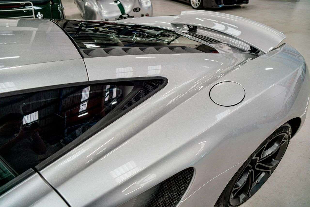 2011 MCLAREN 12C 2011 MCLAREN 12C