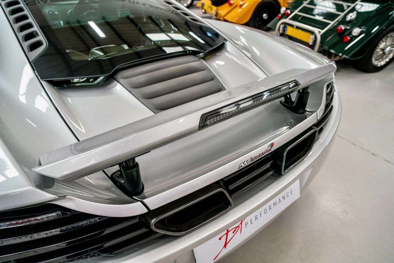 2011 MCLAREN 12C 2011 MCLAREN 12C