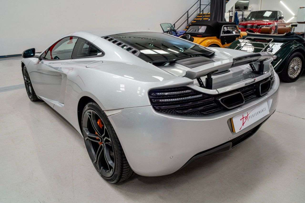 2011 MCLAREN 12C 2011 MCLAREN 12C