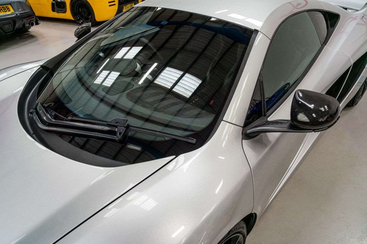2011 MCLAREN 12C 2011 MCLAREN 12C