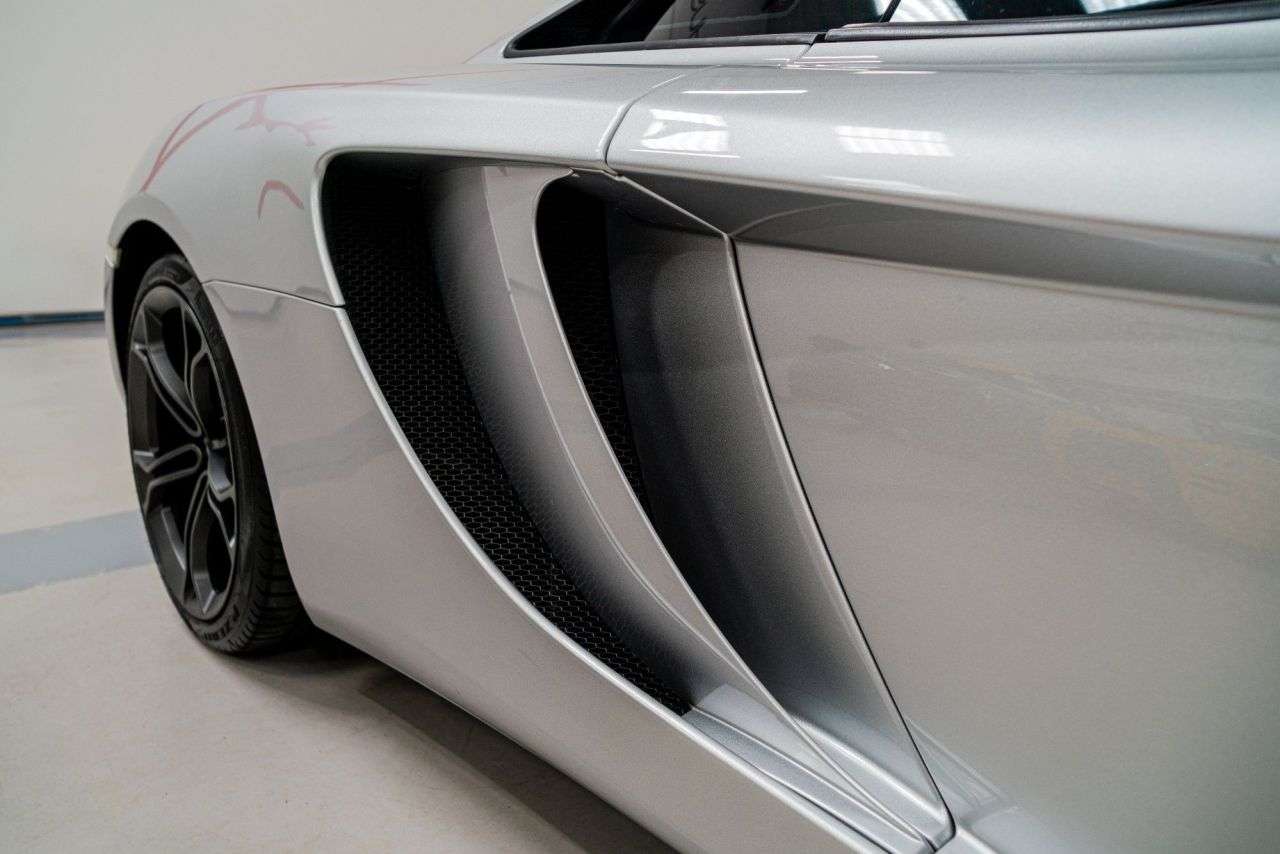 2011 MCLAREN 12C 2011 MCLAREN 12C