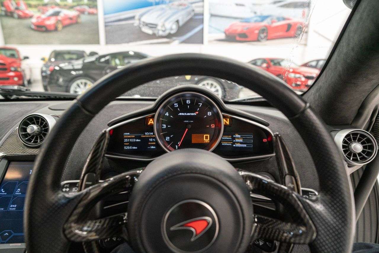 2011 MCLAREN 12C 2011 MCLAREN 12C