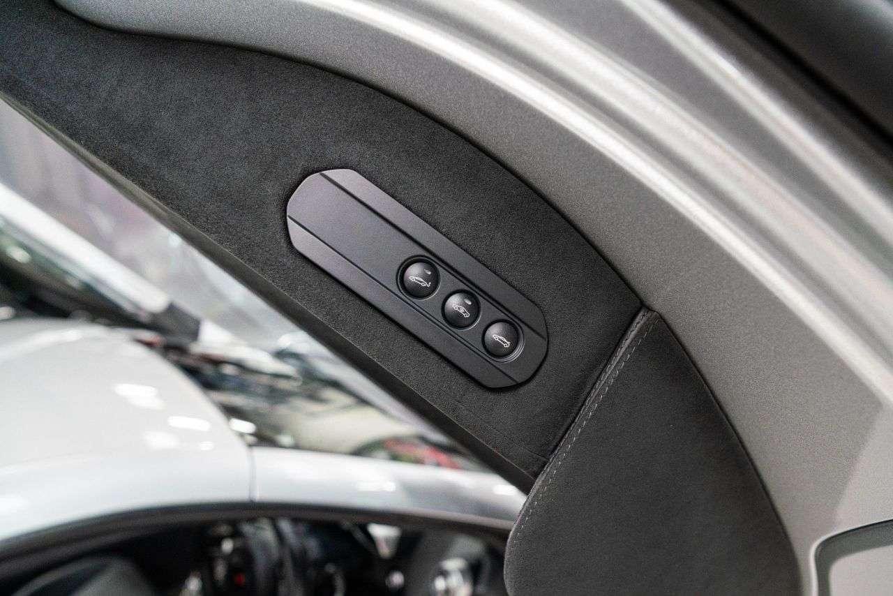 2011 MCLAREN 12C 2011 MCLAREN 12C