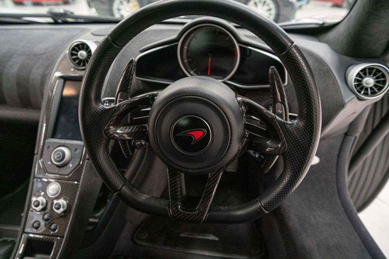 2011 MCLAREN 12C 2011 MCLAREN 12C