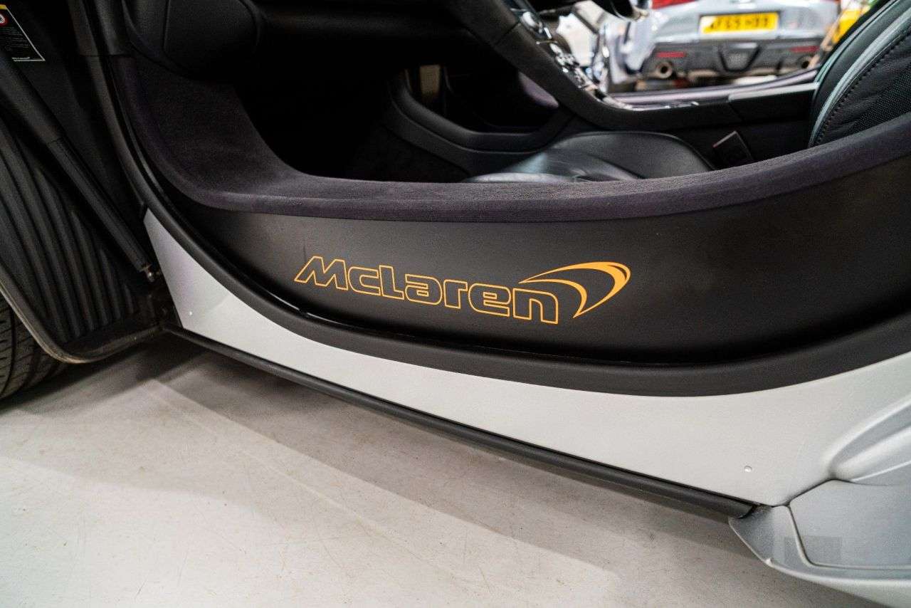 2011 MCLAREN 12C 2011 MCLAREN 12C