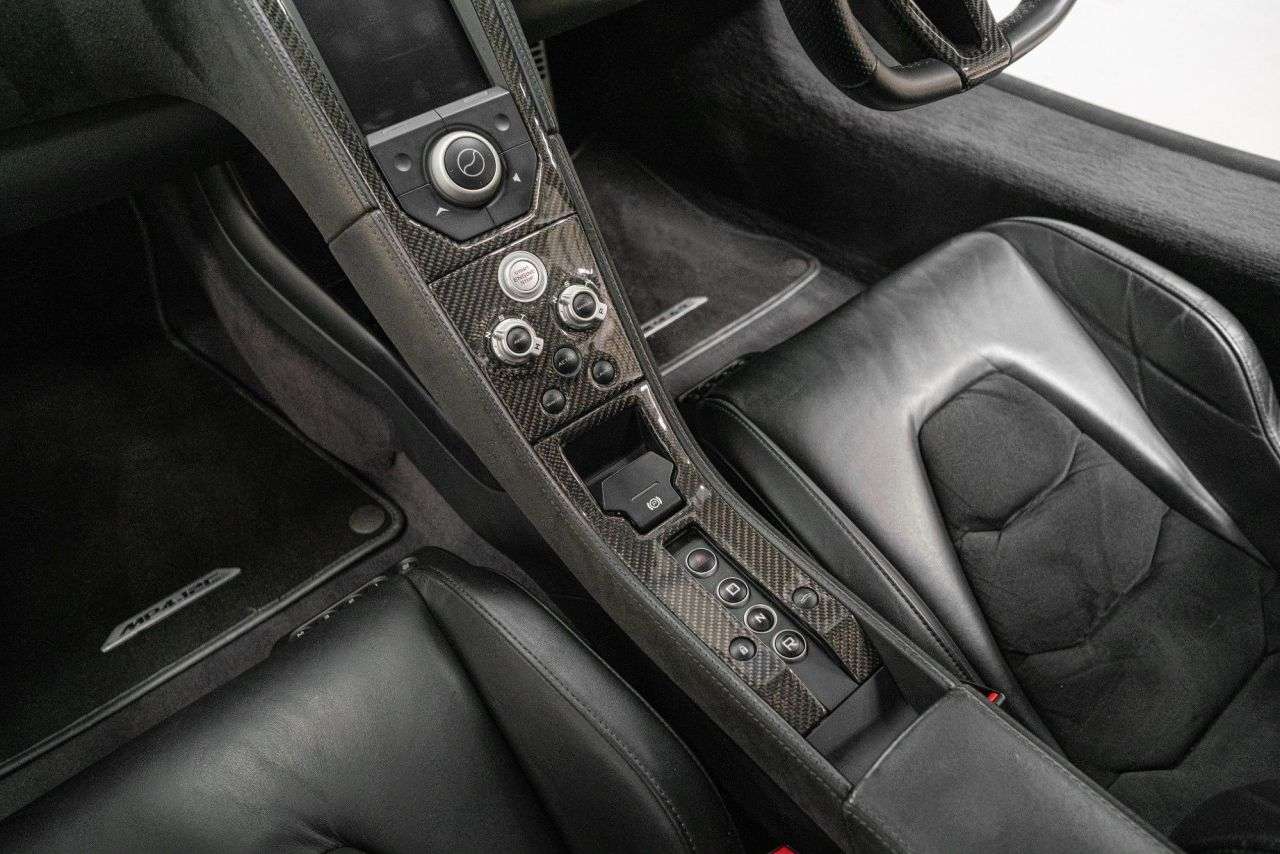 2011 MCLAREN 12C 2011 MCLAREN 12C