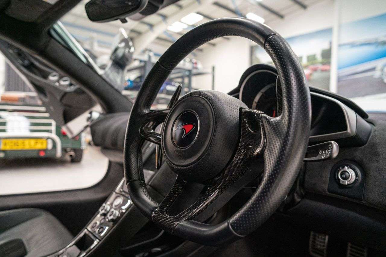 2011 MCLAREN 12C 2011 MCLAREN 12C