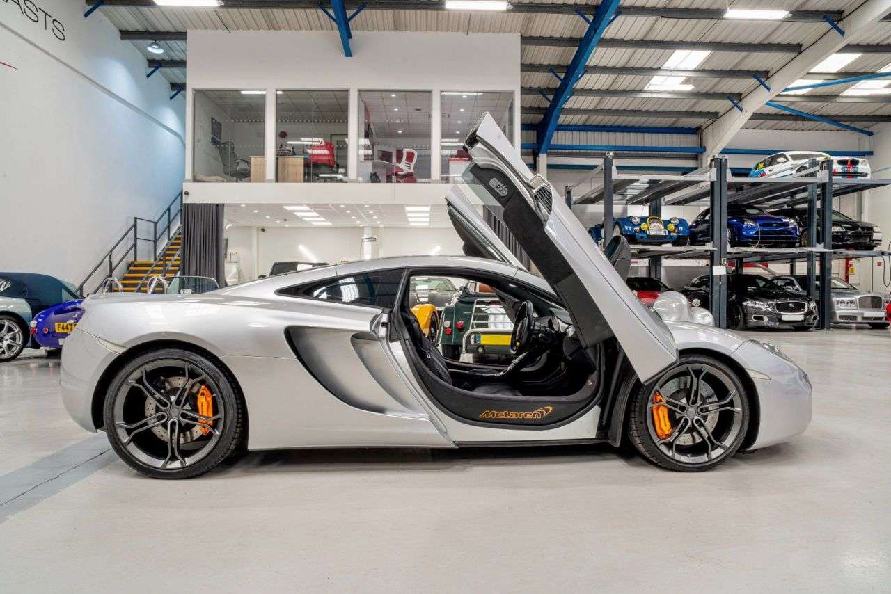 2011 MCLAREN 12C 2011 MCLAREN 12C