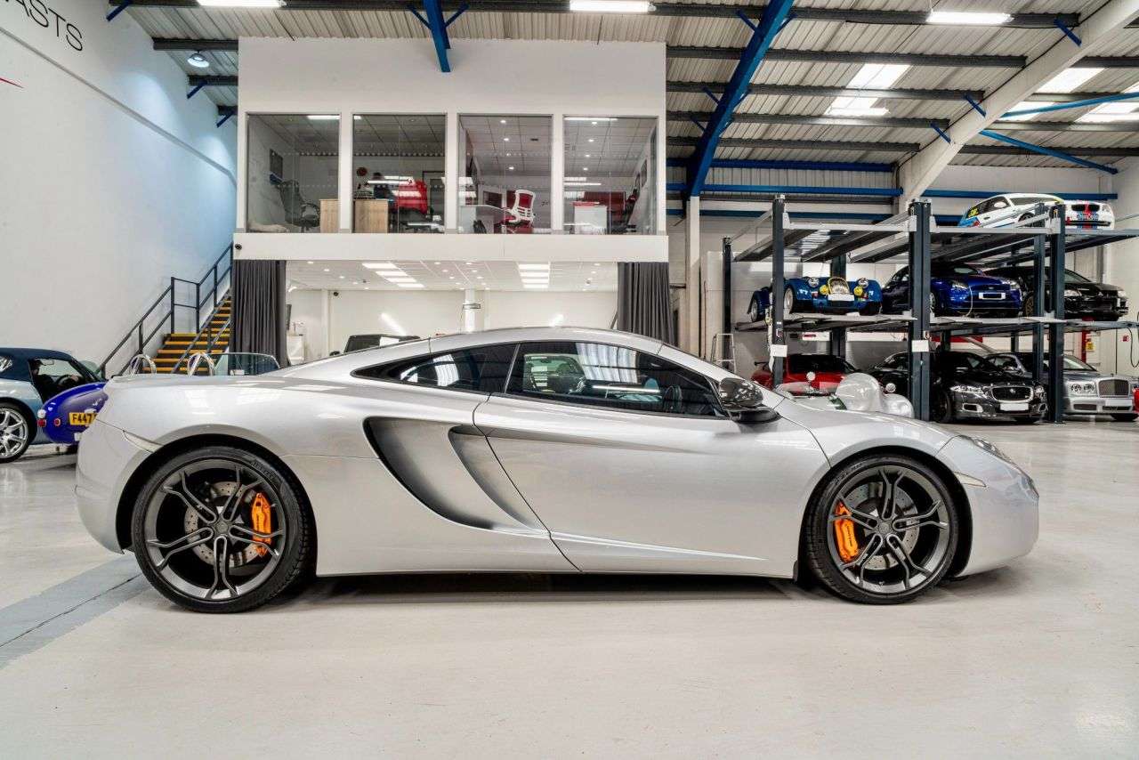 2011 MCLAREN 12C 2011 MCLAREN 12C