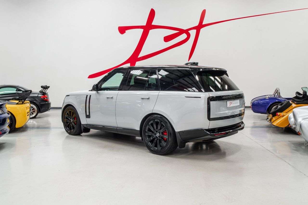 A 2022 LAND ROVER RANGE ROVER 3.0 D350 MHEV HSE SUV 5dr Diesel Auto 4WD Euro 6 (s/s) (350 ps) A 2022 LAND ROVER RANGE ROVER 3.0 D350 MHEV HSE SUV 5dr Diesel Auto 4WD Euro 6 (s/s) (350 ps)