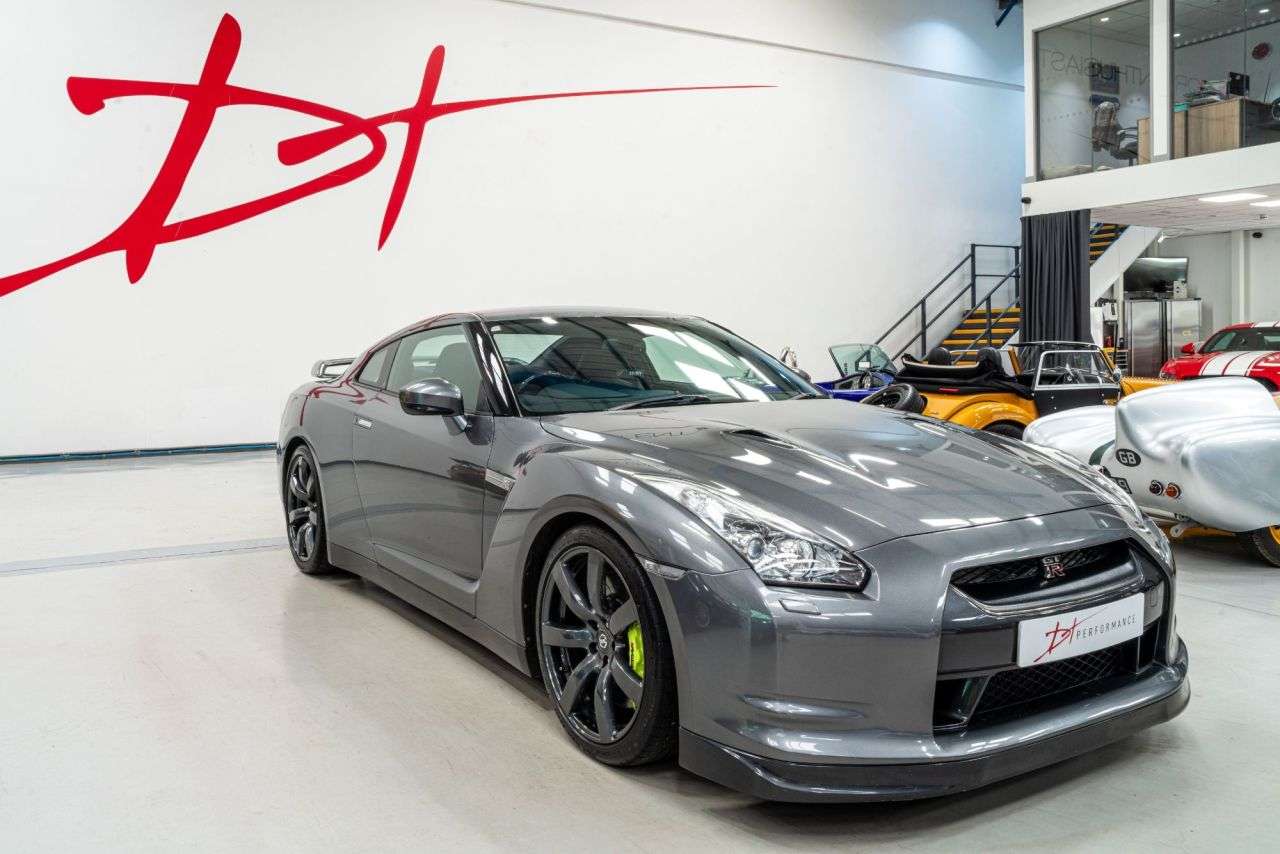 2010 NISSAN GT-R 2010 NISSAN GT-R