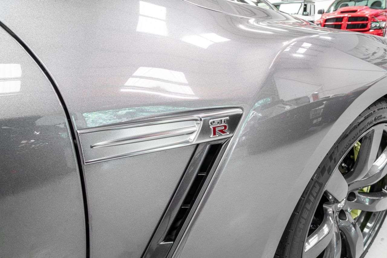 2010 NISSAN GT-R 2010 NISSAN GT-R
