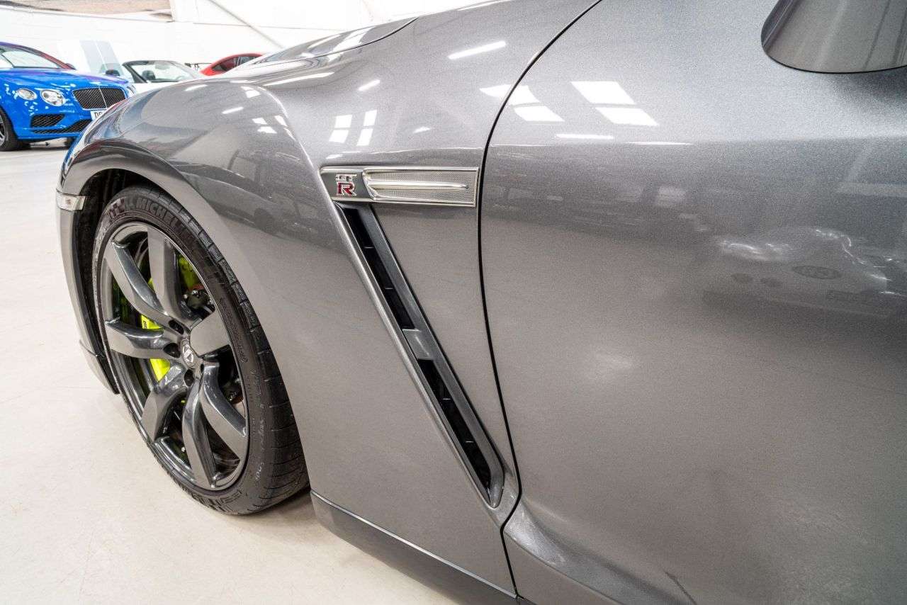 2010 NISSAN GT-R 2010 NISSAN GT-R