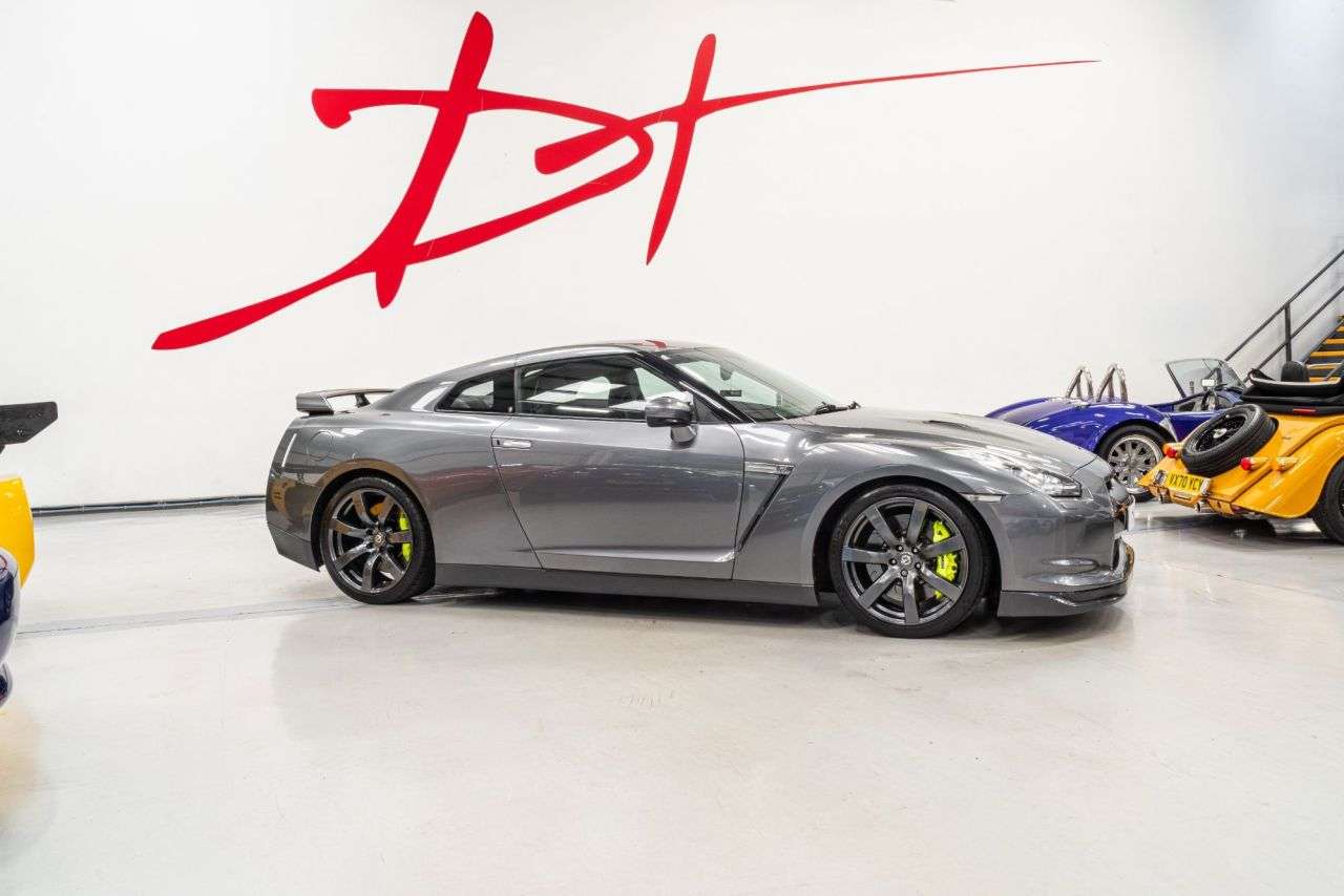 2010 NISSAN GT-R 2010 NISSAN GT-R