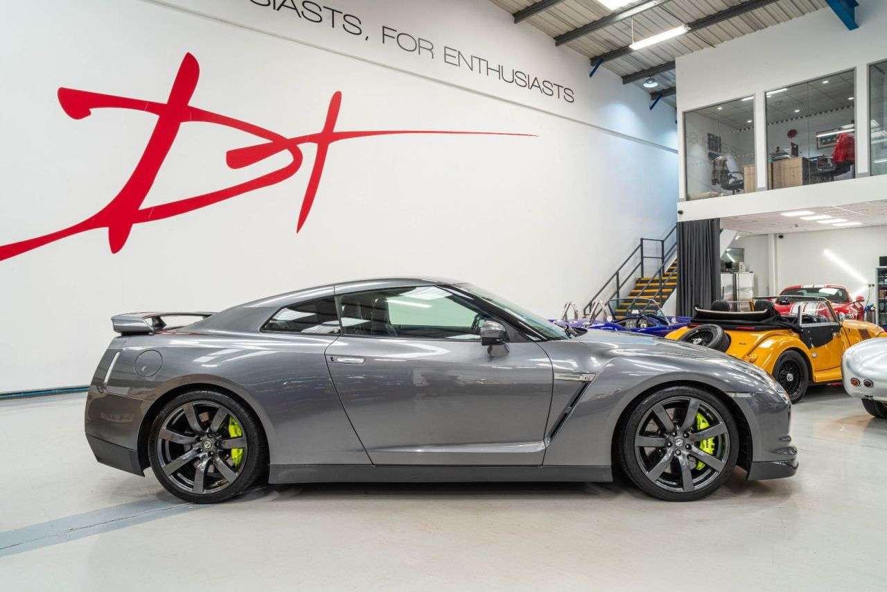 2010 NISSAN GT-R 2010 NISSAN GT-R