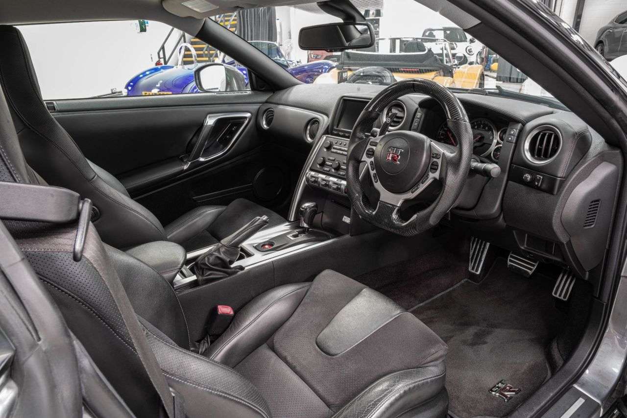 2010 NISSAN GT-R 2010 NISSAN GT-R