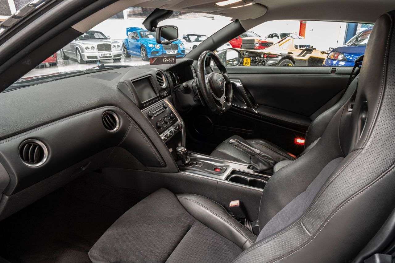 2010 NISSAN GT-R 2010 NISSAN GT-R