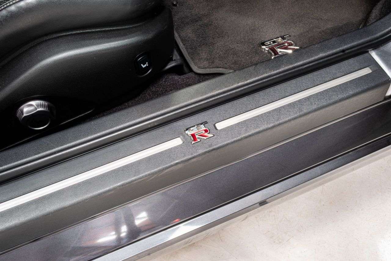 2010 NISSAN GT-R 2010 NISSAN GT-R