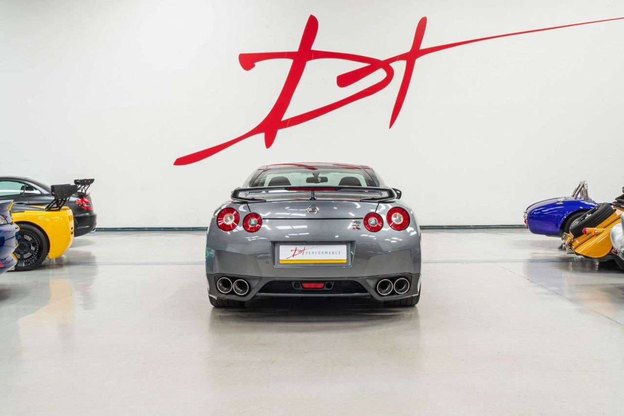 2010 NISSAN GT-R 2010 NISSAN GT-R