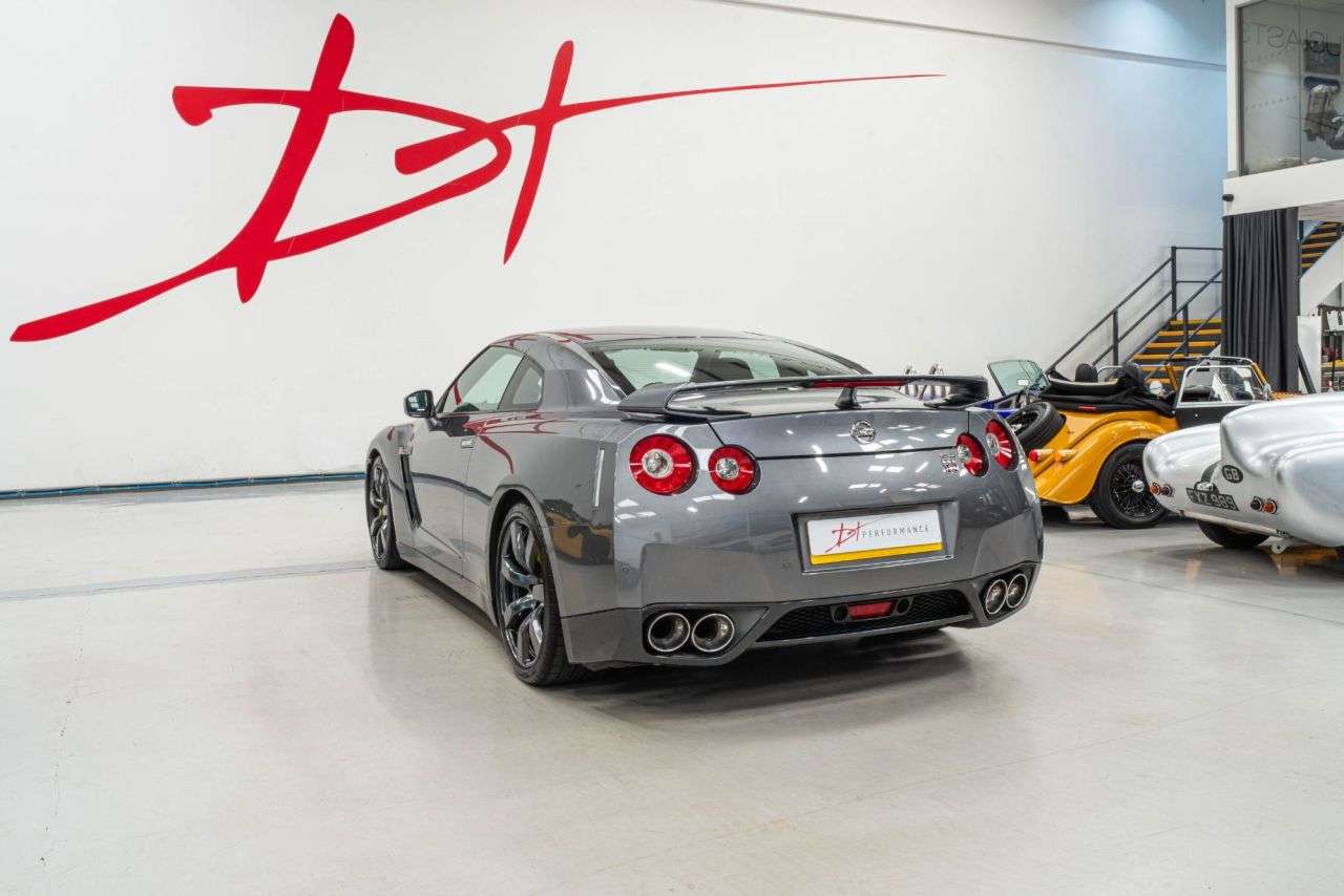 2010 NISSAN GT-R 2010 NISSAN GT-R