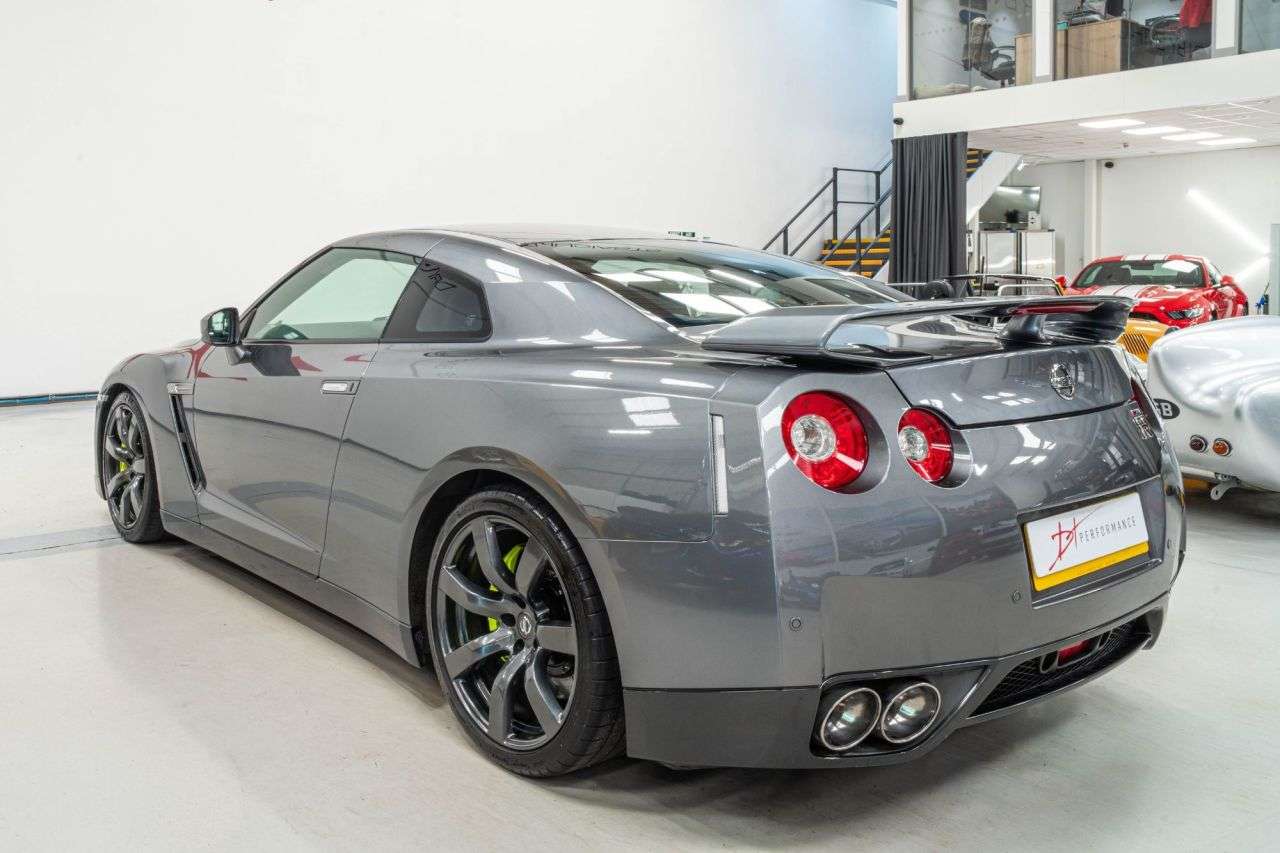 2010 NISSAN GT-R 2010 NISSAN GT-R