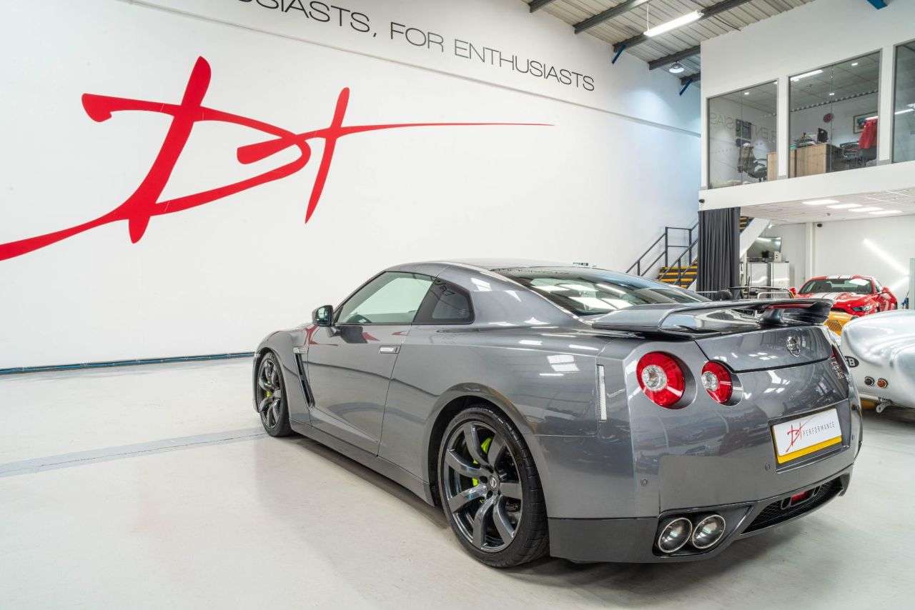 2010 NISSAN GT-R 2010 NISSAN GT-R