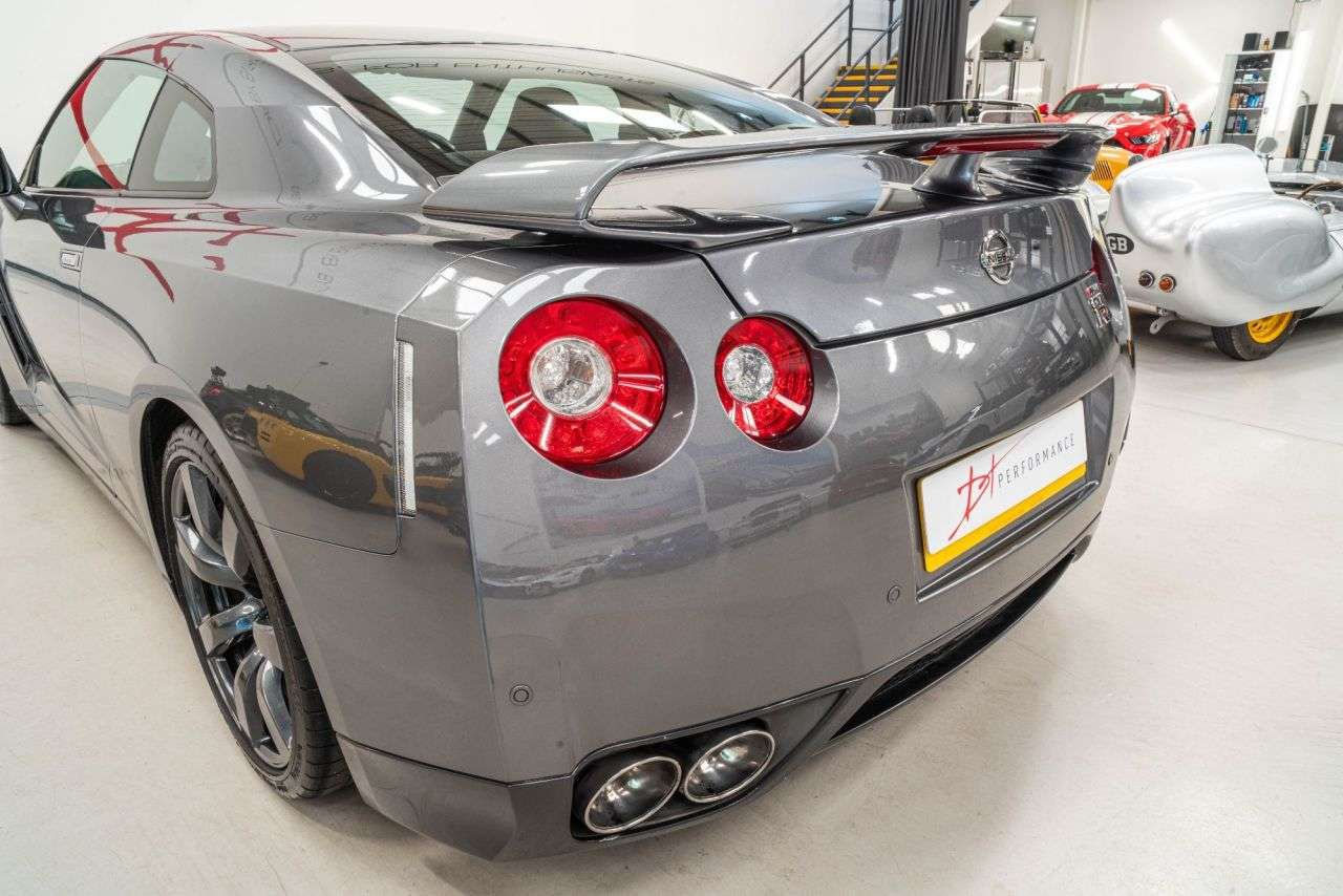2010 NISSAN GT-R 2010 NISSAN GT-R