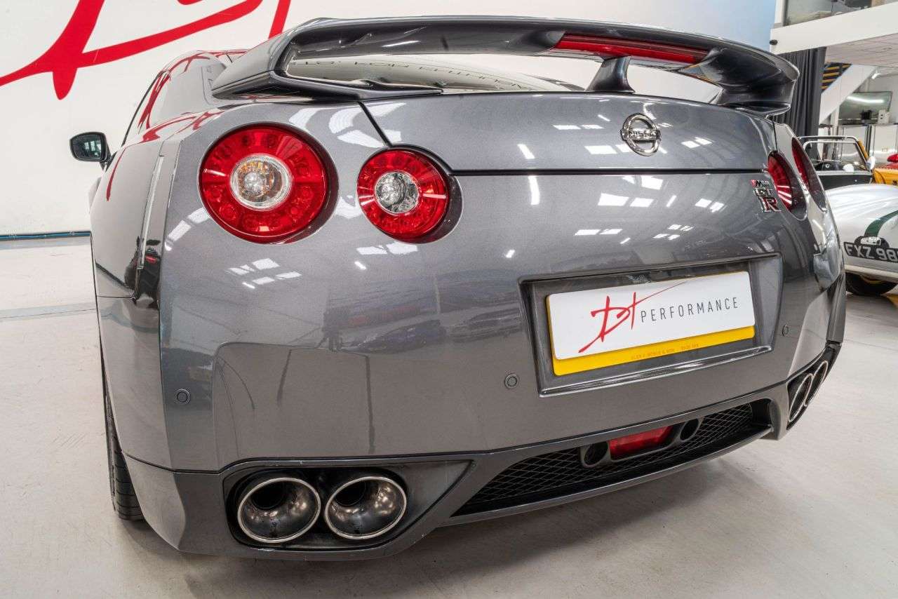 2010 NISSAN GT-R 2010 NISSAN GT-R