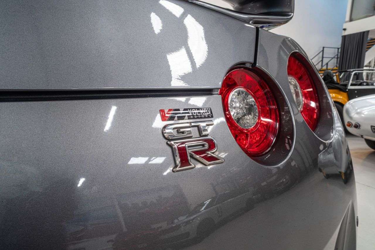 2010 NISSAN GT-R 2010 NISSAN GT-R