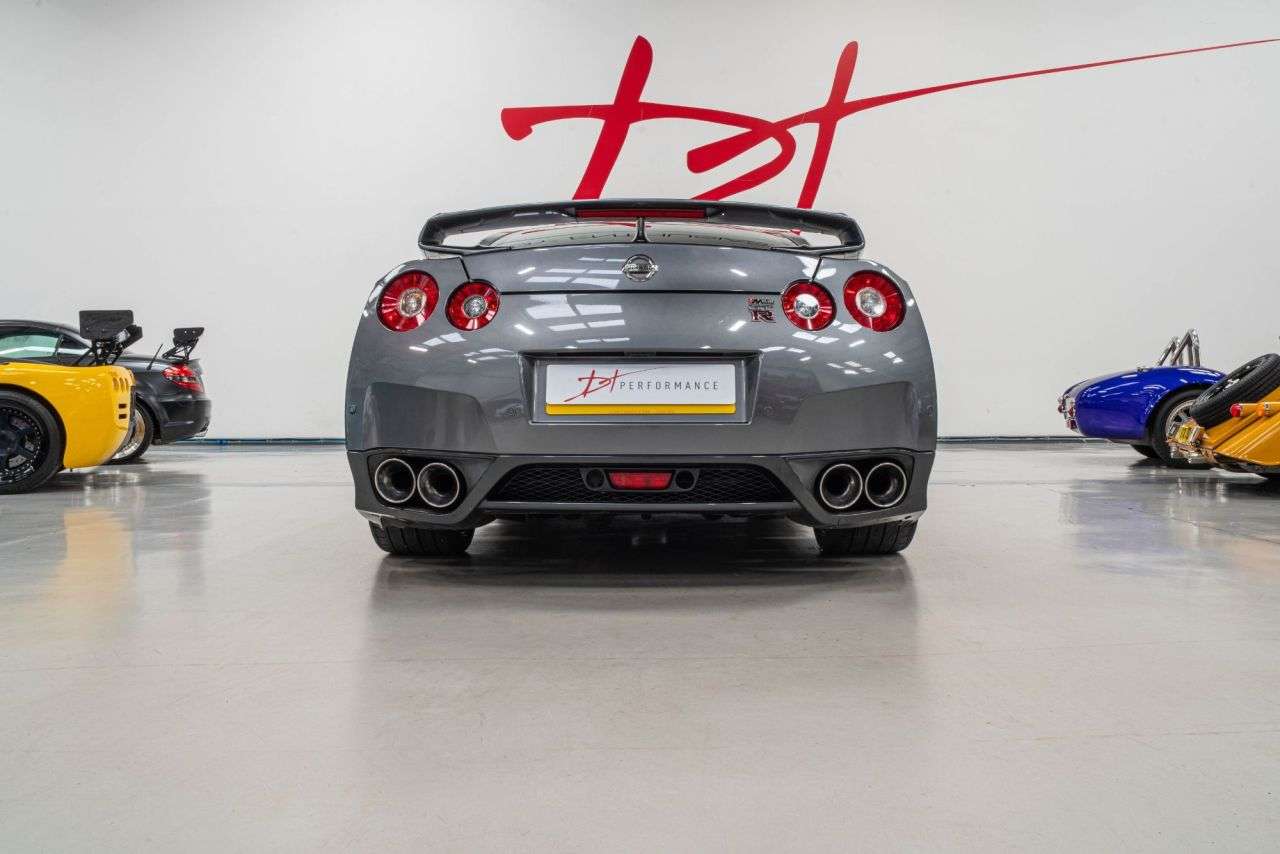 2010 NISSAN GT-R 2010 NISSAN GT-R