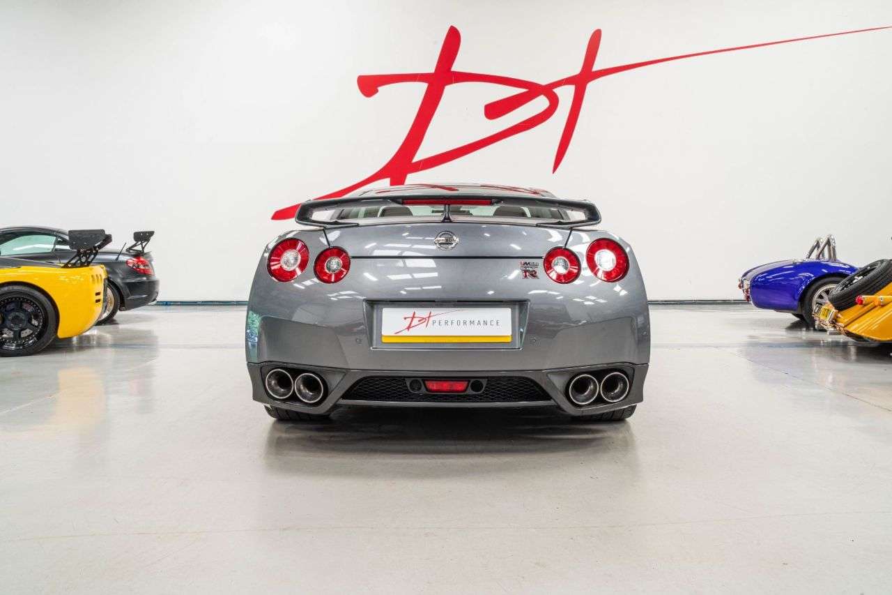 2010 NISSAN GT-R 2010 NISSAN GT-R