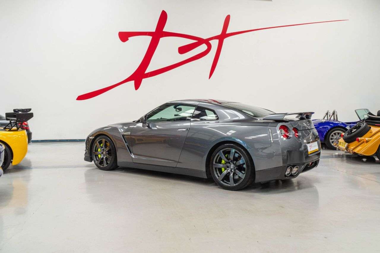 2010 NISSAN GT-R 2010 NISSAN GT-R