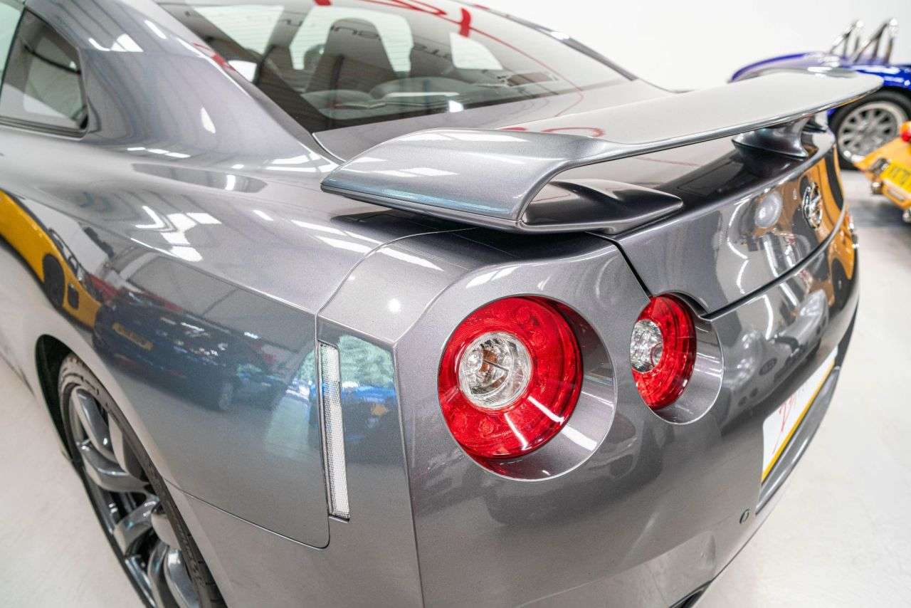 2010 NISSAN GT-R 2010 NISSAN GT-R