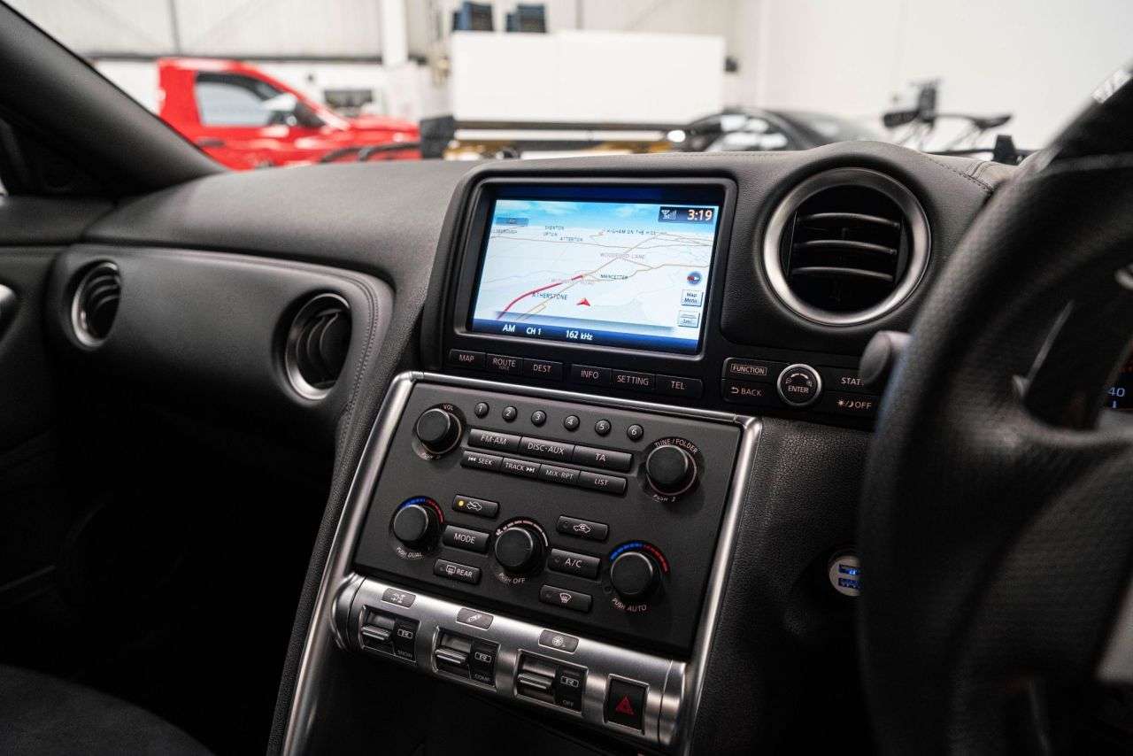 2010 NISSAN GT-R 2010 NISSAN GT-R