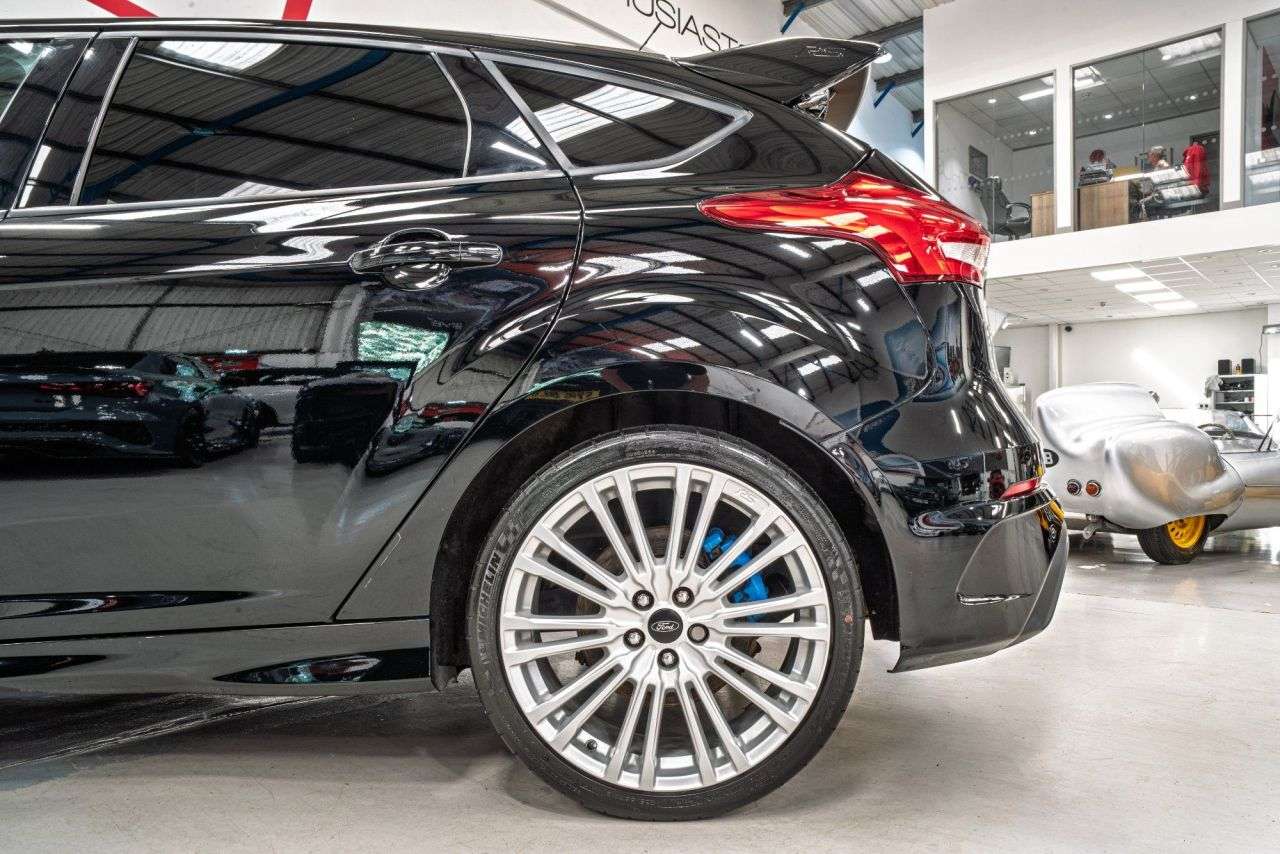 A 2016 FORD FOCUS 2.3T EcoBoost RS Hatchback 5dr Petrol Manual AWD Euro 6 (s/s) (350 ps) A 2016 FORD FOCUS 2.3T EcoBoost RS Hatchback 5dr Petrol Manual AWD Euro 6 (s/s) (350 ps)