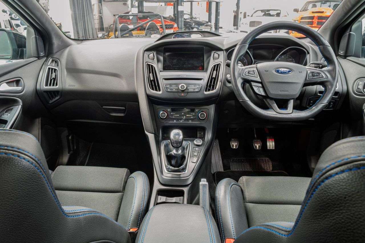 A 2016 FORD FOCUS 2.3T EcoBoost RS Hatchback 5dr Petrol Manual AWD Euro 6 (s/s) (350 ps) A 2016 FORD FOCUS 2.3T EcoBoost RS Hatchback 5dr Petrol Manual AWD Euro 6 (s/s) (350 ps)